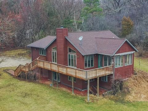 Photo of N7232 Cane Dr, Sugar Creek, WI 53121 (MLS # 1953683)