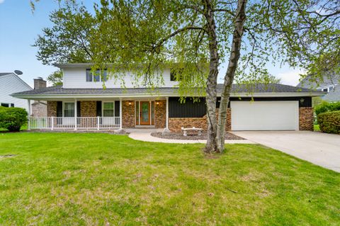 Photo of 12613 N Jonquil Ct, Mequon, WI 53092 (MLS # 1961696)