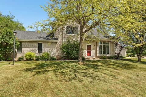 Photo of 3332 E Debbie Dr, Oak Creek, WI 53154 (MLS # 1967741)