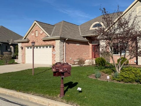 Photo of 6837 W Greyhawk Ct, Franklin, WI 53132 (MLS # 1979193)