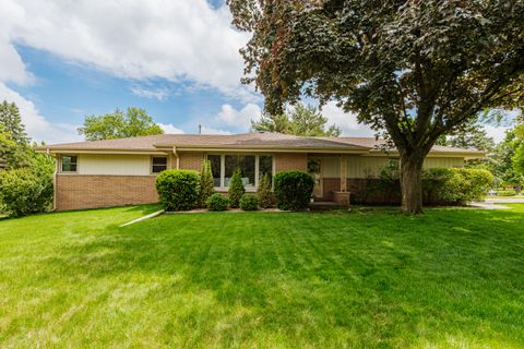 Photo of 17020 Grant Ct, Brookfield, WI 53005 (MLS # 1966155)