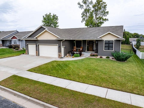 Photo of 709 Deerwood St, Holmen, WI 54636 (MLS # 1980672)