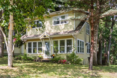 Photo of 558 Berwyn Dr, Fontana, WI 53125 (MLS # 1979281)