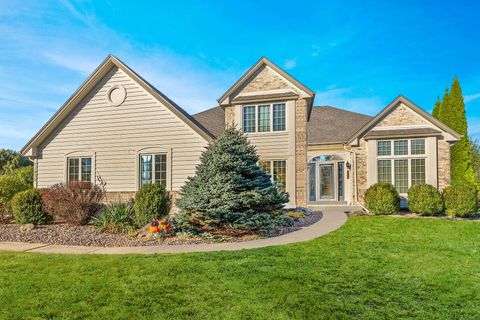 Photo of 11035 N Bennington Ct, Mequon, WI 53097 (MLS # 1942209)