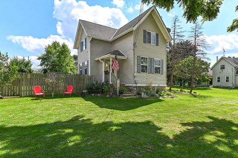 Photo of 11447 W Swiss St, Franklin, WI 53132 (MLS # 1932910)