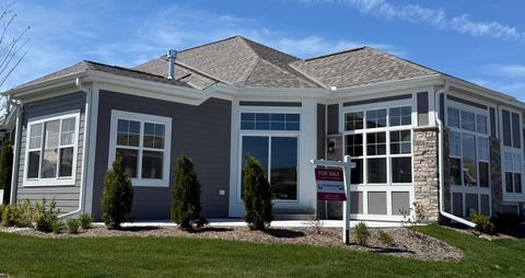 Photo of 877 S Verona Cir, Grafton, WI 53024 (MLS # 1961204)