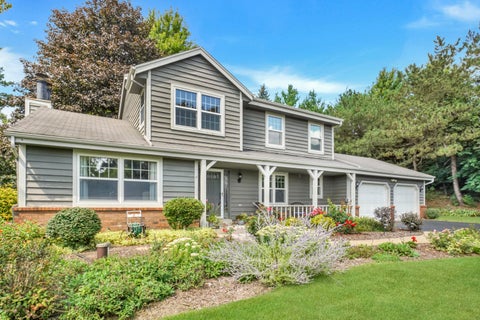 Photo of W210N11135 Mountbrooke Dr, Germantown, WI 53022 (MLS # 1978983)