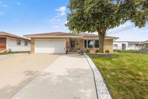 Photo of 5850 S 14th St, Milwaukee, WI 53221 (MLS # 1975202)