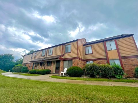 Photo of 3929 W College Ave, Franklin, WI 53221 (MLS # 1933732)