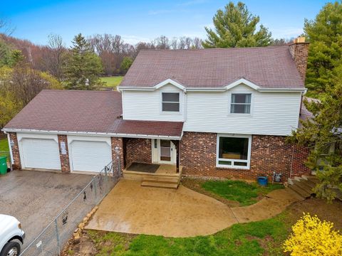 Photo of W1982 Rader Rd, Marinette, WI 54143 (MLS # 1960347)