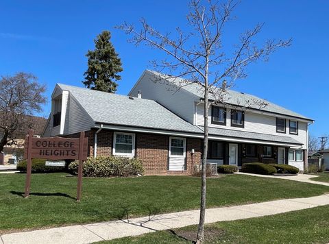 Photo of 1906 W Salem St, Milwaukee, WI 53221 (MLS # 1956958)