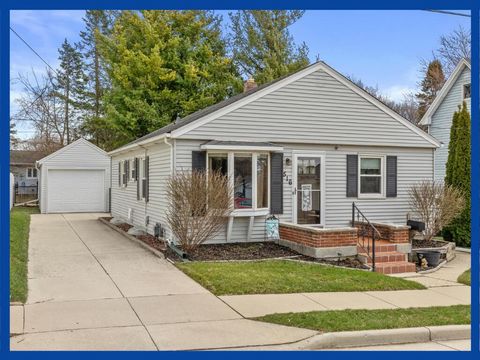 Photo of 516 Third St, Hartford, WI 53027 (MLS # 1956654)