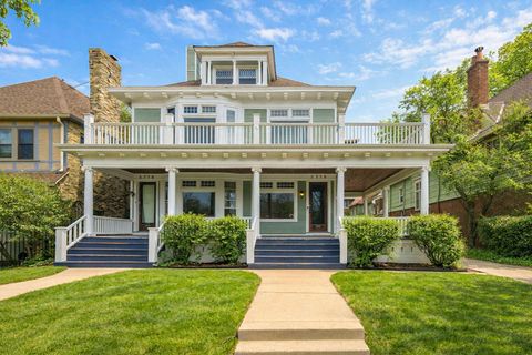 Photo of 2718 E Kenwood Blvd, Milwaukee, WI 53211 (MLS # 1956807)