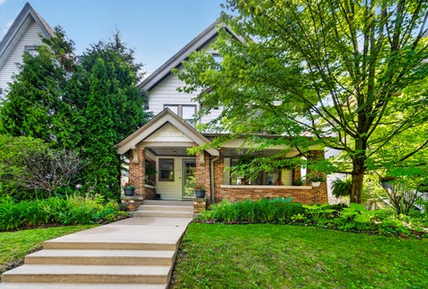 Photo of 2734 N Farwell Ave, Milwaukee, WI 53211 (MLS # 1969574)