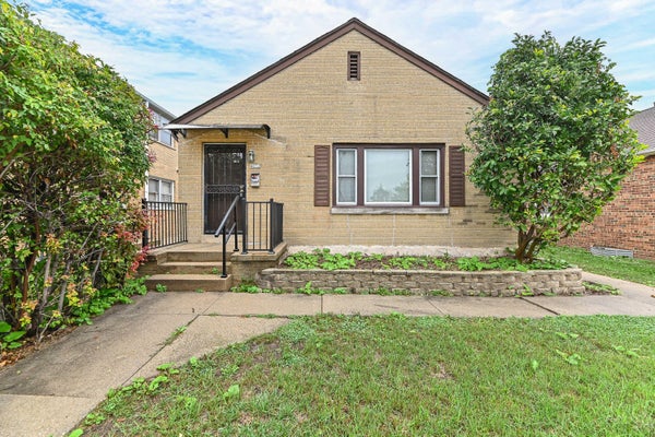 4032 N 92ND ST, MILWAUKEE, WI 53222 - Image a85403147ac056cd6d5a3ebfda2850dd/2390261144