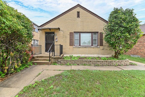 Photo of 4032 N 92nd St, Milwaukee, WI 53222 (MLS # 1981266)