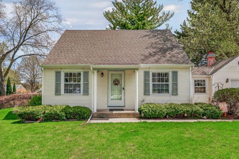 Photo of 980 Webster Ave, Brookfield, WI 53005 (MLS # 1958788)