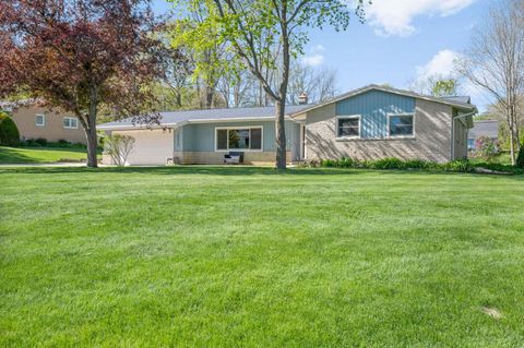 Photo of 16500 Willow Ridge Ln, Brookfield, WI 53005 (MLS # 1962352)