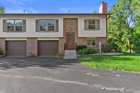 Photo of 6506 S Parkedge Cir, Franklin, WI 53132 (MLS # 1930966)