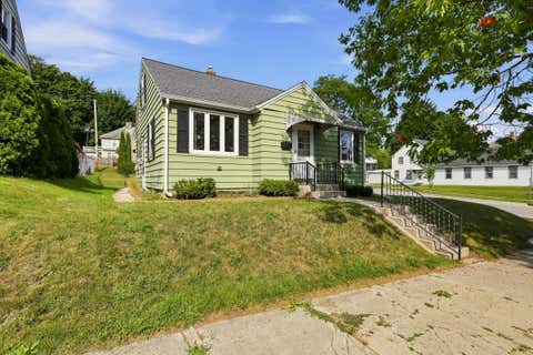 Photo of 1704 S 9th St, Sheboygan, WI 53081 (MLS # 1976757)