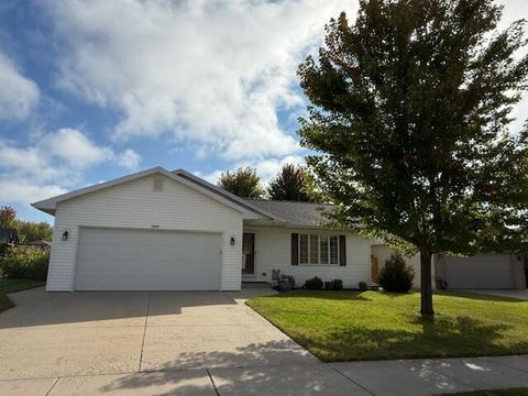 Photo of 1020 John Moore Dr, Oshkosh, WI 54904 (MLS # 1940132)