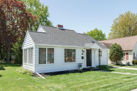 Photo of 258 15th St, Fond Du Lac, WI 54935 (MLS # 1962349)