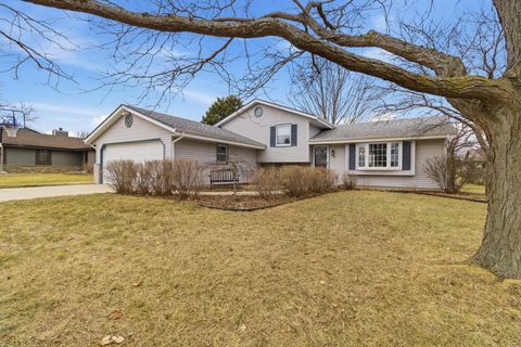 Photo of 900 E Elm Rd, Oak Creek, WI 53154 (MLS # 1953943)