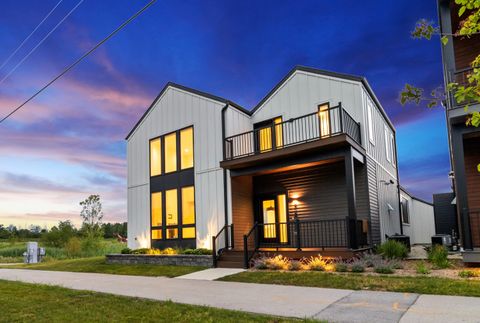 Photo of 4192 E Lake Vista Blvd, Oak Creek, WI 53154 (MLS # 1970899)