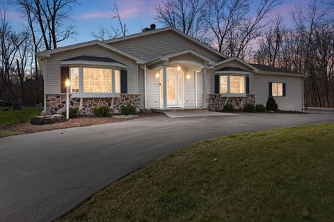 Photo of W223N8293 Sandras Dr, Lisbon, WI 53089 (MLS # 1955967)