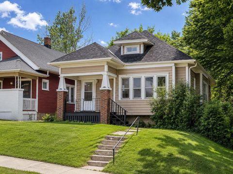 Photo of 525 N 45th St, Milwaukee, WI 53208 (MLS # 1966706)
