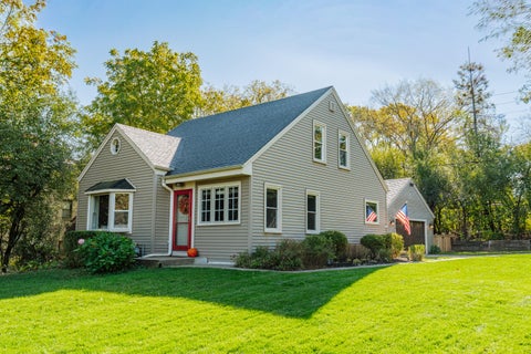 Photo of 640 Crystal Ln, Elm Grove, WI 53122 (MLS # 1985582)