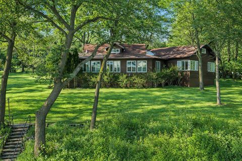 Photo of 2304 North Shore Dr, Delavan, WI 53115 (MLS # 1949051)
