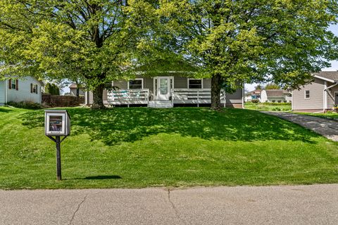 Photo of W2768 Schams Ave, Greenfield, WI 54601 (MLS # 1962248)