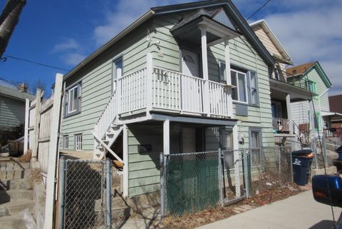 Photo of 946 W Windlake Ave, Milwaukee, WI 53204 (MLS # 1951533)