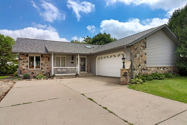 645 ESTATE CT, ELKHORN, WI 53121 - Image a92906cee4e0ded9be8fa2fb82a73c0e/3443538148