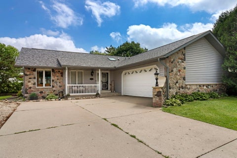 Photo of 645 W Estate Ct, Elkhorn, WI 53121 (MLS # 1981069)