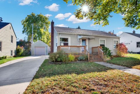 Photo of 302 E Gauer Cir, Milwaukee, WI 53207 (MLS # 1941500)