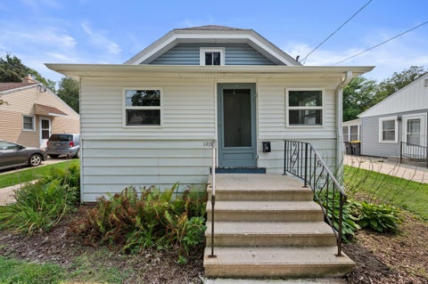 Photo of 1209 Ellis St, Waukesha, WI 53186 (MLS # 1976087)