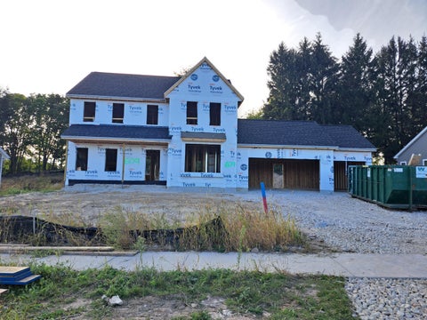 Photo of 609 Hawks Ridge Rd, Grafton, WI 53024 (MLS # 1983238)