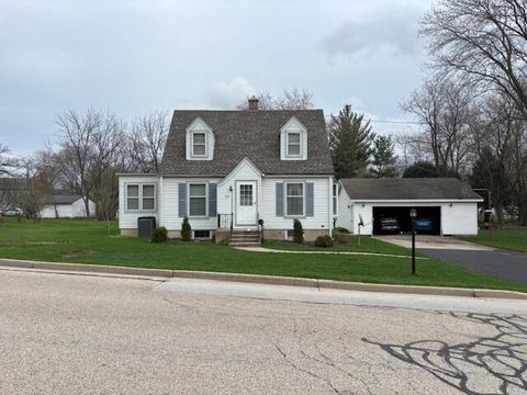 Photo of 310 ZION St, Hartland, WI 53029 (MLS # 1959631)