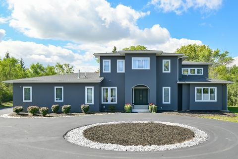 8825 N Spruce Rd, River Hills, WI 53217 - #: 1937117