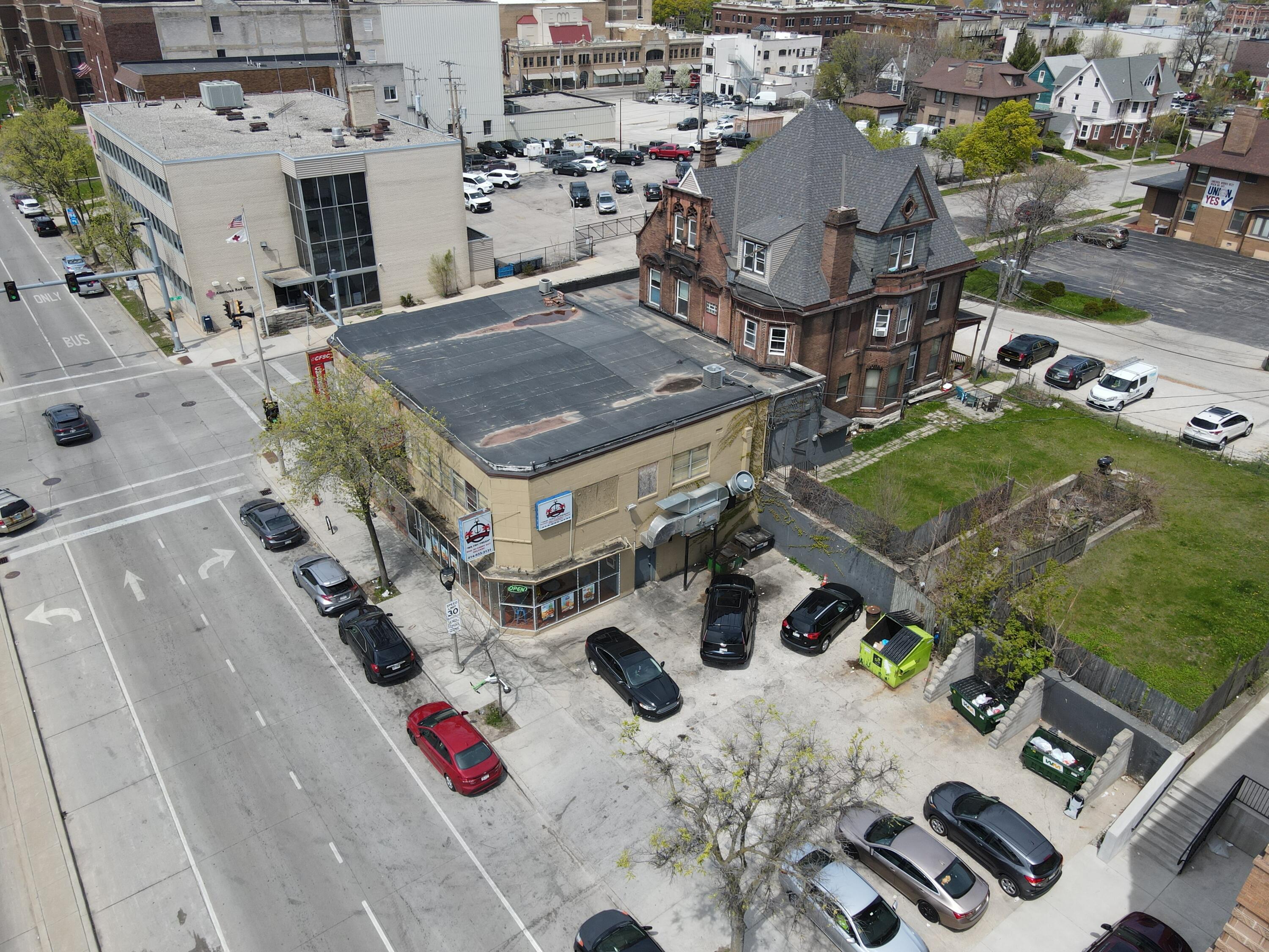 2532 W Wisconsin Ave, Milwaukee, WI 53233