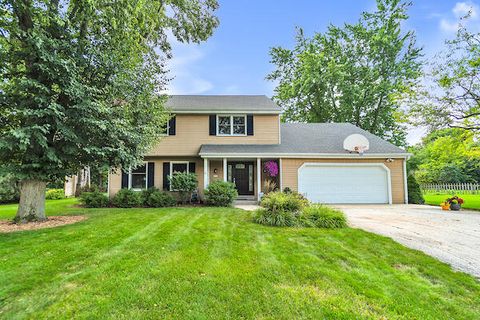 Photo of 2611 W Hyacinth Ct, Mequon, WI 53092 (MLS # 1931944)