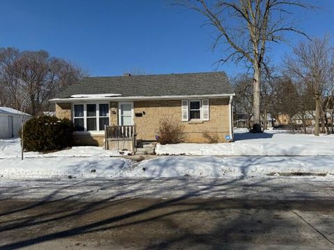 Photo of 5525 W Long Island Dr, Milwaukee, WI 53209 (MLS # 1949032)