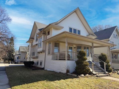 Photo of 527 N Hartwell Ave, Waukesha, WI 53186 (MLS # 1956596)