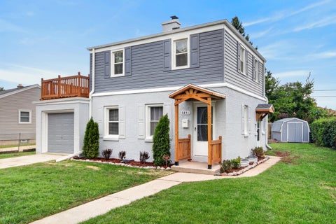 Photo of 9251 W Swan Cir, Milwaukee, WI 53225 (MLS # 1977437)