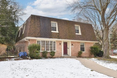 Photo of 10551 W Keefe Ave, Wauwatosa, WI 53222 (MLS # 1947271)