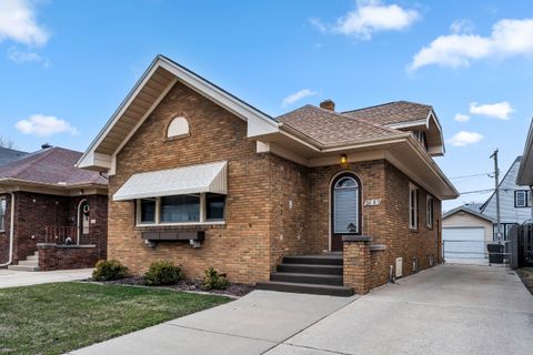 Photo of 2607 Lasalle St, Racine, WI 53402 (MLS # 1956153)