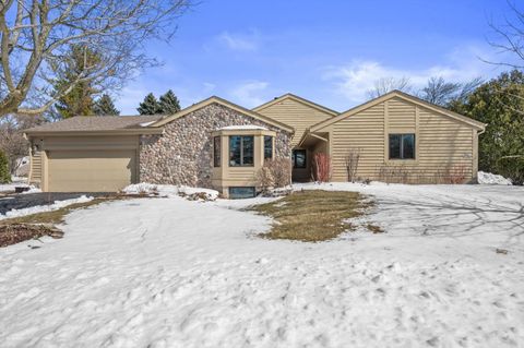 Photo of N80W13596 River Park Dr, Menomonee Falls, WI 53051 (MLS # 1954654)