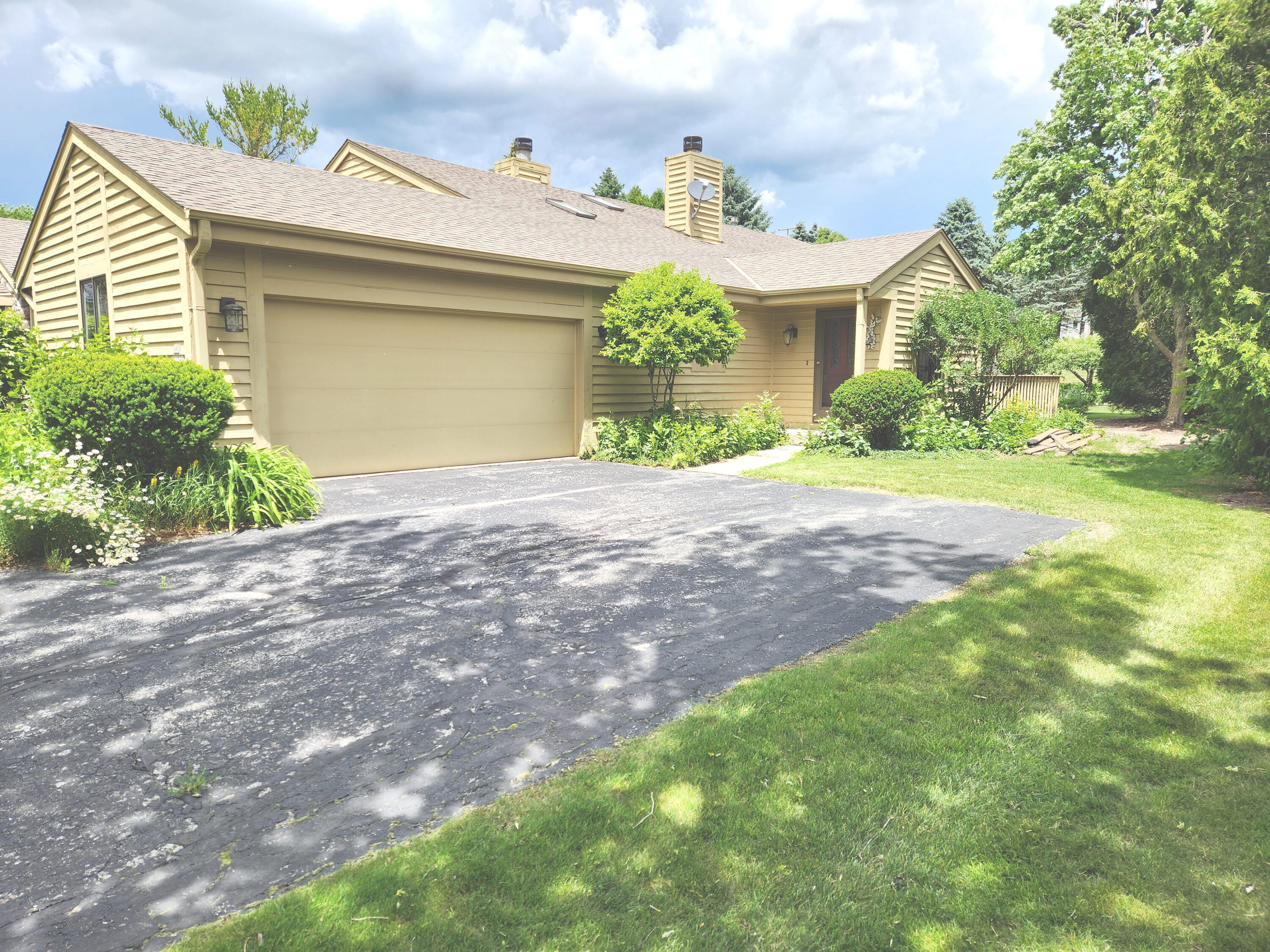 N80W13596 River Park Dr, Menomonee Falls, WI 53051 — condo for sale in the Greater Milwaukee area, listed at $460,000